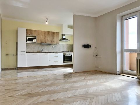 Pronájem bytu 2+kk s balkónem, 63 m², 17. listopadu, Pardubice