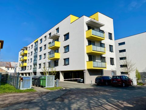 pronájem parkovacího stání o velikosti 16 m² - ul. Bratranců Veverkových, Pardubice