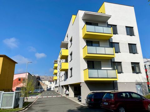 pronájem parkovacího stání o velikosti 16 m² - ul. Bratranců Veverkových, Pardubice