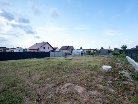 Prodej pozemku 452 m2 Všestary Hradec Králové