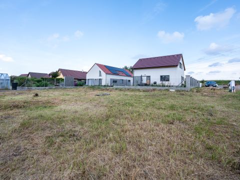 Prodej pozemku 452 m2 Všestary Hradec Králové