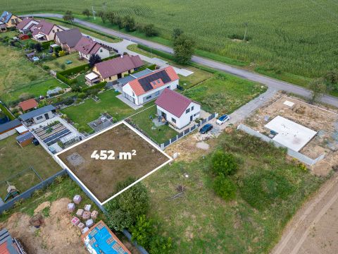Prodej pozemku 452 m2 Všestary Hradec Králové