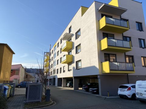pronajem-parkovaciho-stani-pardubice-centrum