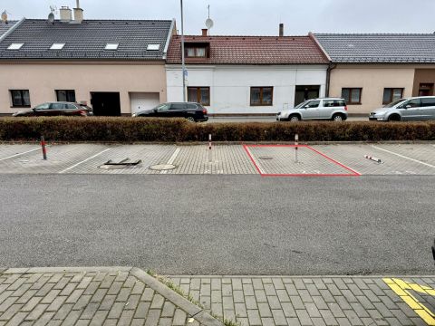 pronajem-parkovaciho-stani-pichlova-pardubice