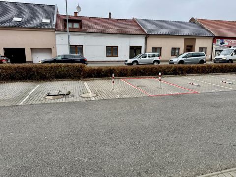 pronajem-parkovaciho-stani-pichlova-pardubice