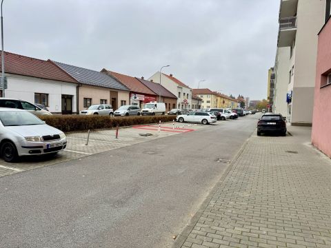 pronajem-parkovaciho-stani-pichlova-pardubice