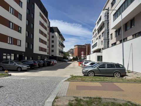 pronajem-parkovaciho-stani-u-vektoru